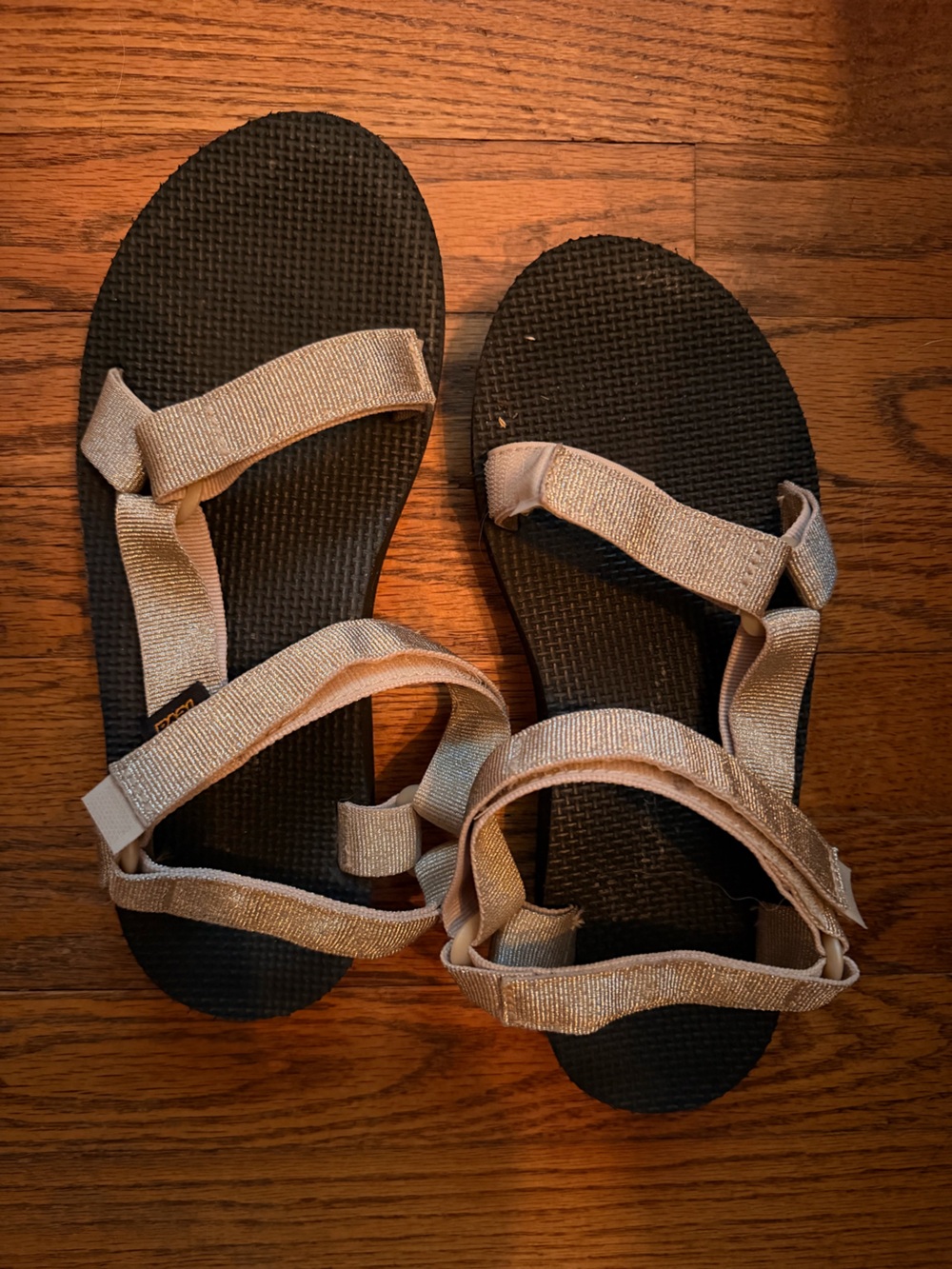 Teva Original Universal Metallic Gold Strappy Sport Sandals Women’s Size 9